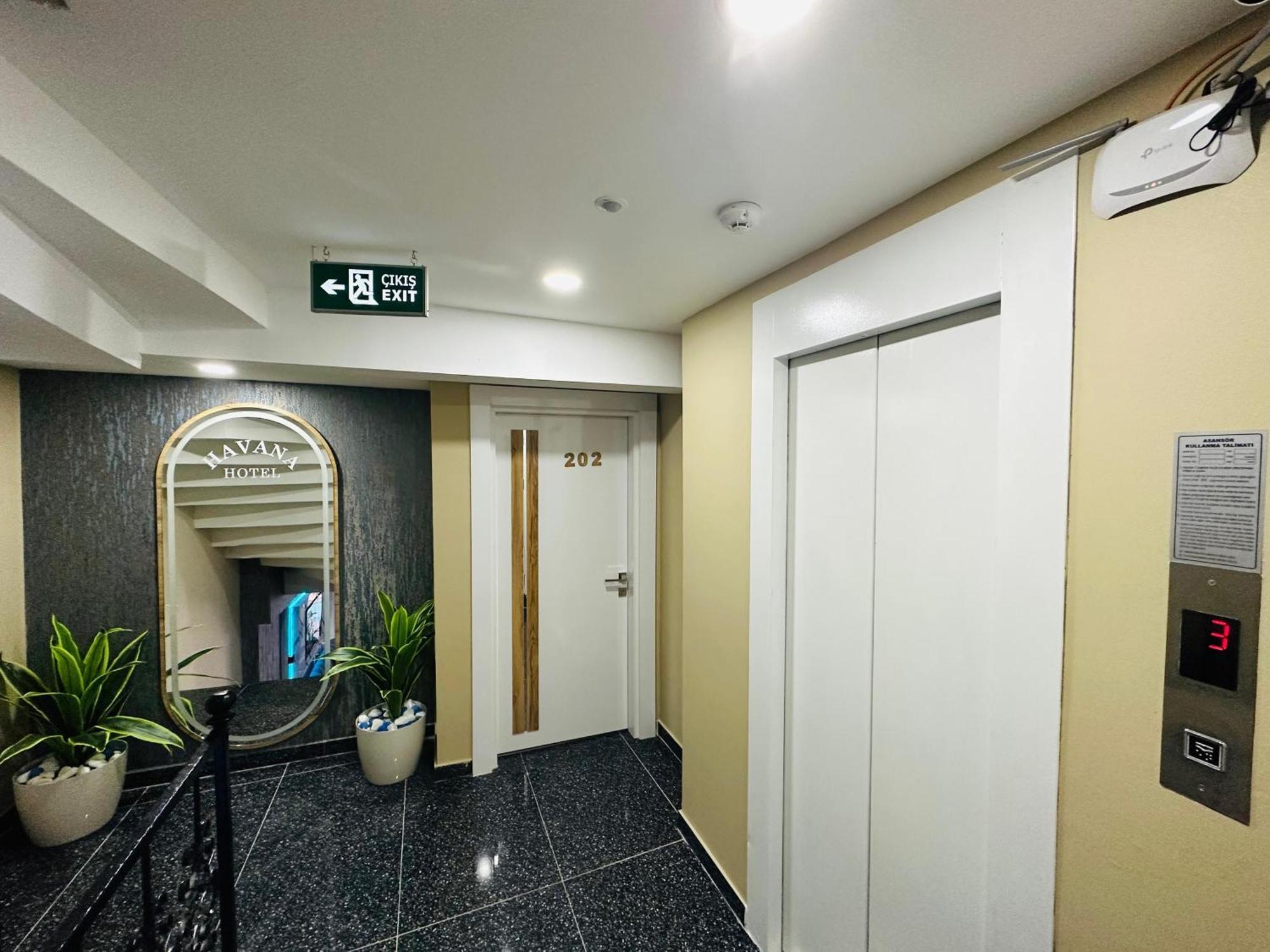 Taksim Havana Hotel Suites Истанбул Екстериор снимка